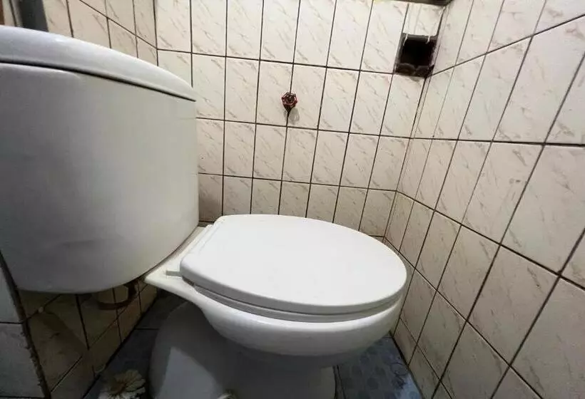 Hotelli Oyo 93429 Pondok Surya