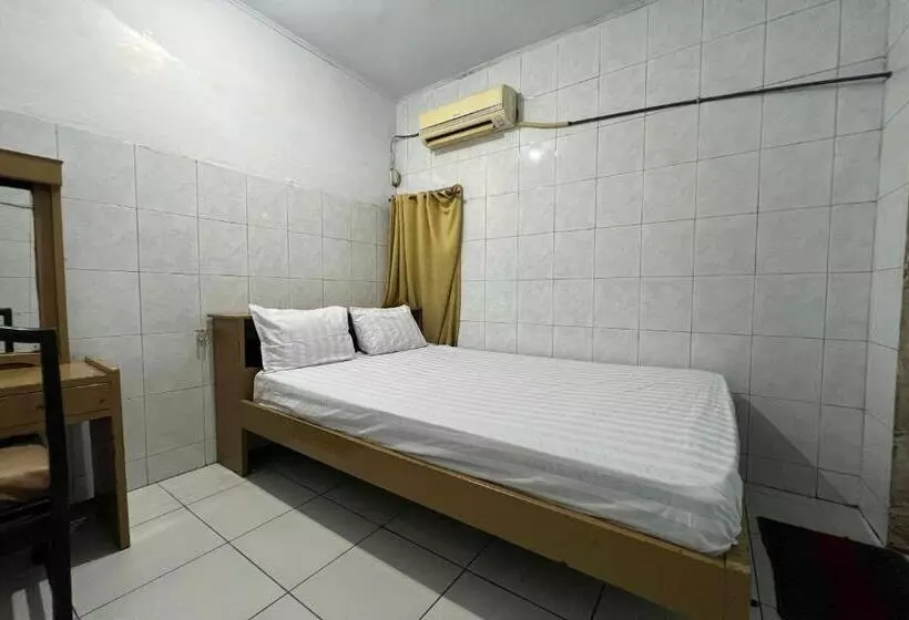 Hotelli Oyo 93429 Pondok Surya