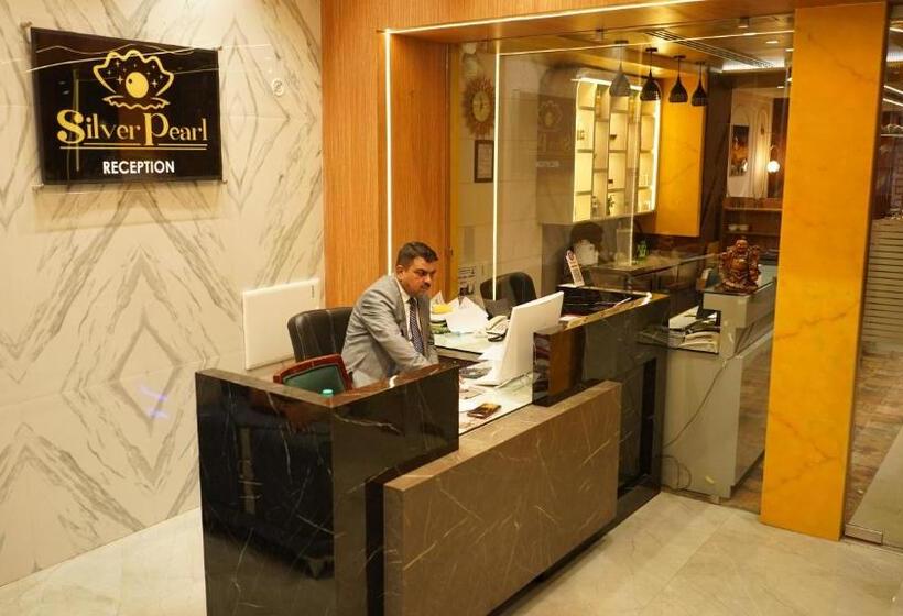 فندق Silver Pearl