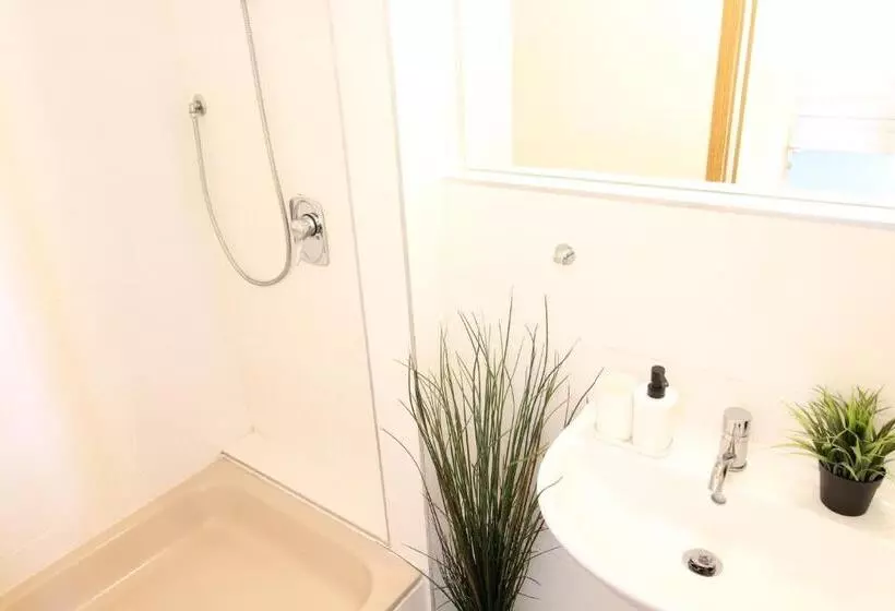 Hotelli Ulm Zentrum   Komplettes Zimmer, Hochbett, Android Tv & Eigenem Bad   Perfekt Für Familien & Gruppen