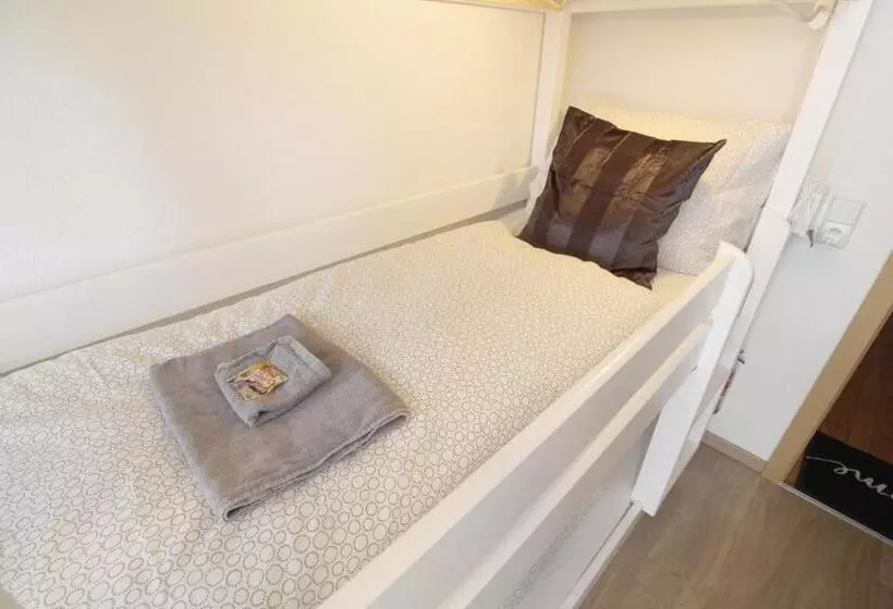 Hotelli Ulm Zentrum   Komplettes Zimmer, Hochbett, Android Tv & Eigenem Bad   Perfekt Für Familien & Gruppen