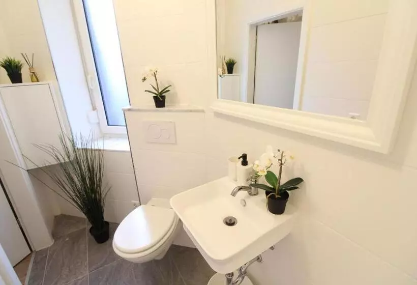 Hotelli Ulm Zentrum   Komplettes Zimmer, Hochbett, Android Tv & Eigenem Bad   Perfekt Für Familien & Gruppen