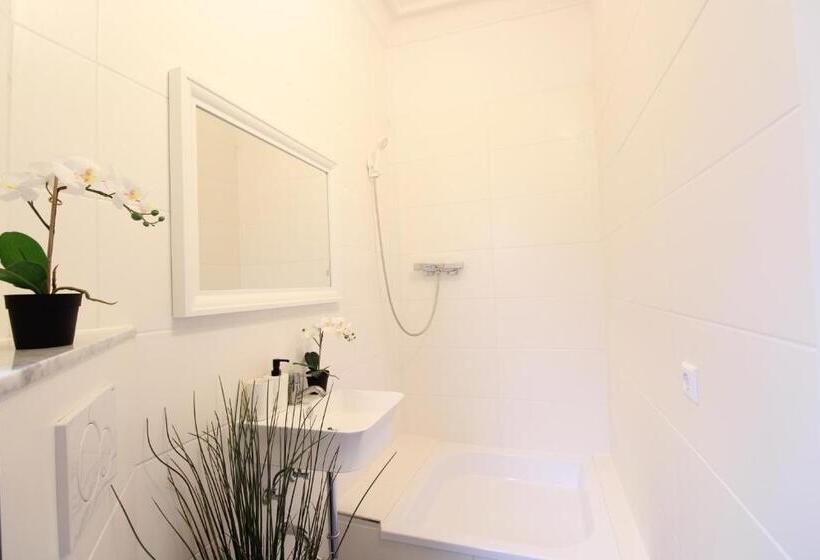 فندق Ulm Zentrum Komplettes Zimmer, Hochbett, Android Tv & Eigenem Bad Perfekt Für Familien & Gruppen