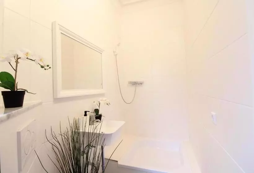 Hotelli Ulm Zentrum   Komplettes Zimmer, Hochbett, Android Tv & Eigenem Bad   Perfekt Für Familien & Gruppen