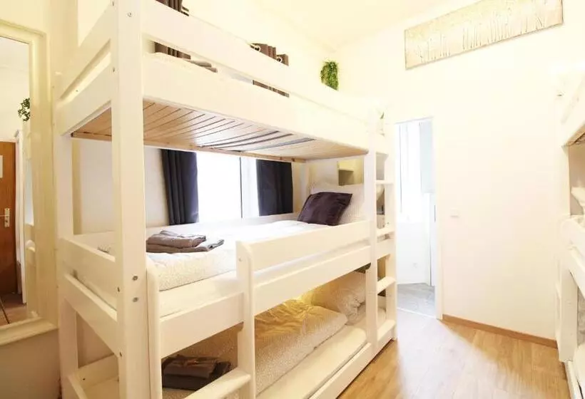 Hotelli Ulm Zentrum   Komplettes Zimmer, Hochbett, Android Tv & Eigenem Bad   Perfekt Für Familien & Gruppen