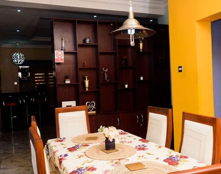 پانسیون D Tavern Apartment