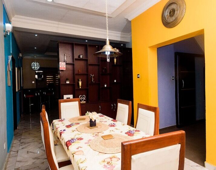 پانسیون D Tavern Apartment