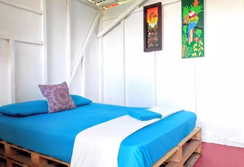 Aamiaismajoitus (B&B) Rustico Arenal Glamping & Rooms