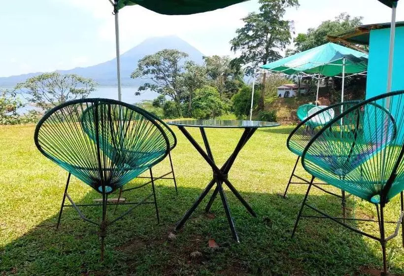 Aamiaismajoitus (B&B) Rustico Arenal Glamping & Rooms