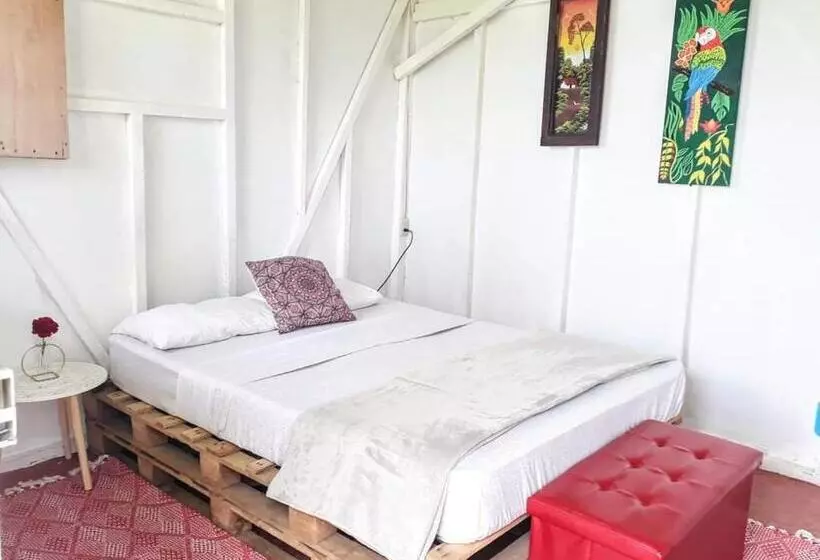 Aamiaismajoitus (B&B) Rustico Arenal Glamping & Rooms