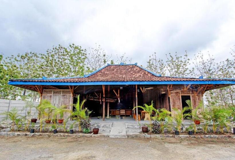 Otel Capital O 93449 The Boekit Song Putri Resort