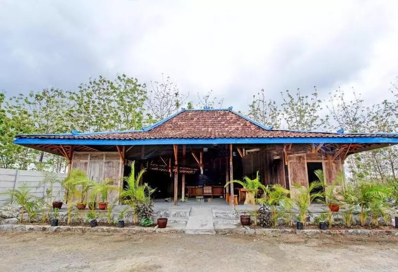 Hotelli Capital O 93449 The Boekit Song Putri Resort