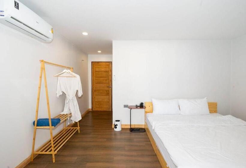 Hotel De Ocean Land เดอโอเชี่ยนแลนด์ เกาะล้าน