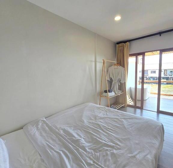 Hotel De Ocean Land เดอโอเชี่ยนแลนด์ เกาะล้าน