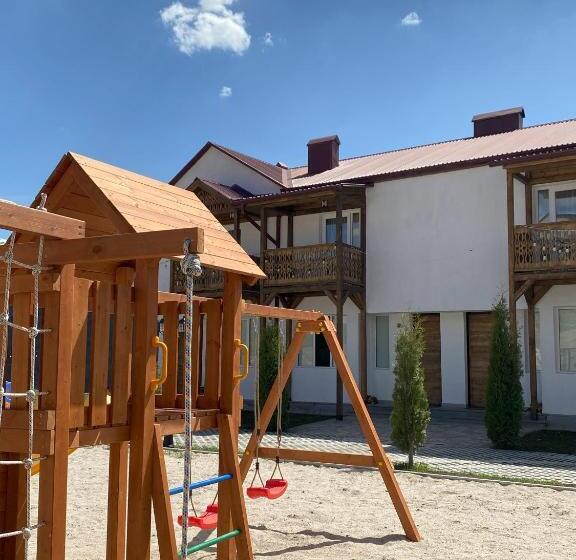 בית מלון כפרי Motives Inn Dilijan