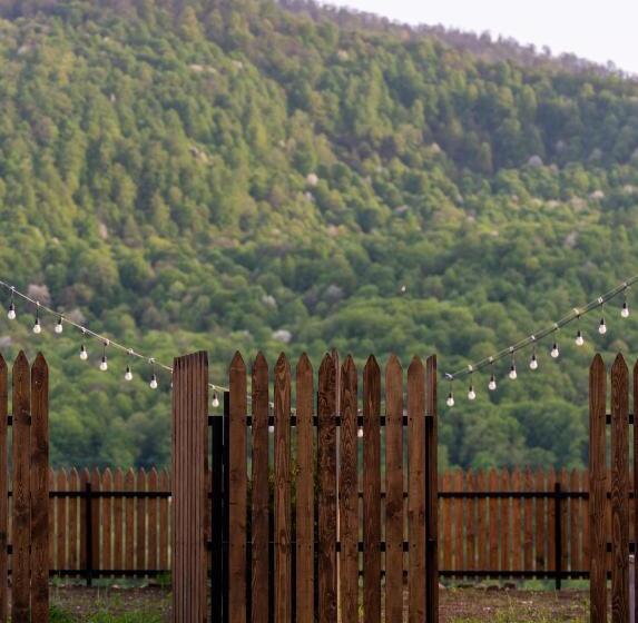 בית מלון כפרי Motives Inn Dilijan