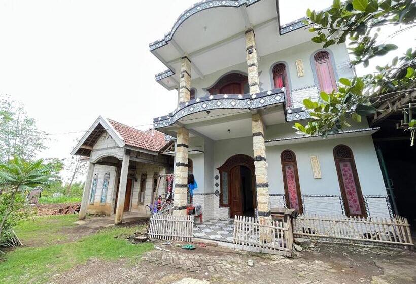 Otel Spot On 93423 Kost Berkah