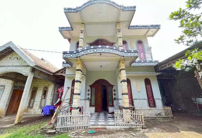 Hotelli Spot On 93423 Kost Berkah