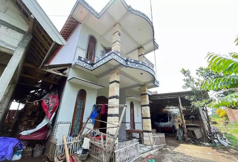 Hotelli Spot On 93423 Kost Berkah