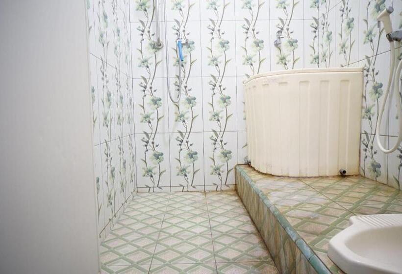 Otel Spot On 93423 Kost Berkah