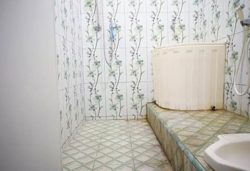 Hotelli Spot On 93423 Kost Berkah