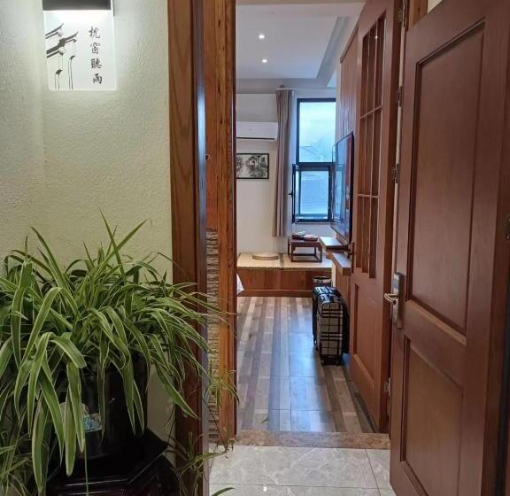 بنسيون 枕窗听雨客栈