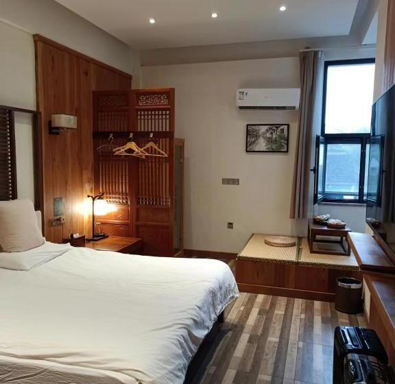 بنسيون 枕窗听雨客栈