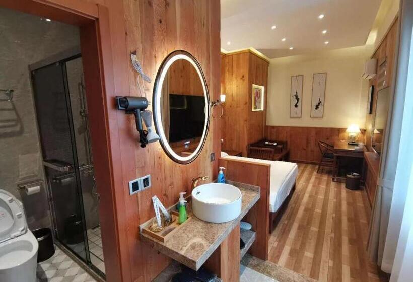 بنسيون 枕窗听雨客栈