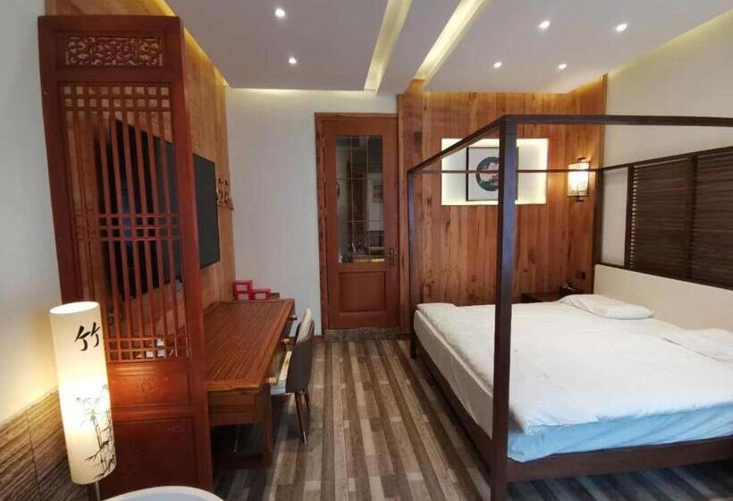 بنسيون 枕窗听雨客栈