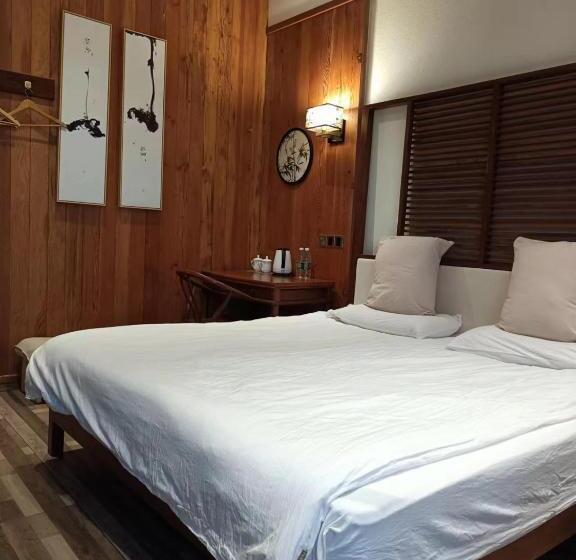 بنسيون 枕窗听雨客栈