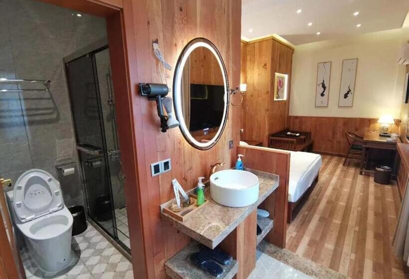 بنسيون 枕窗听雨客栈