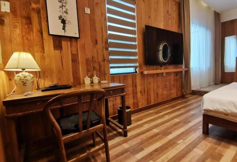 بنسيون 枕窗听雨客栈