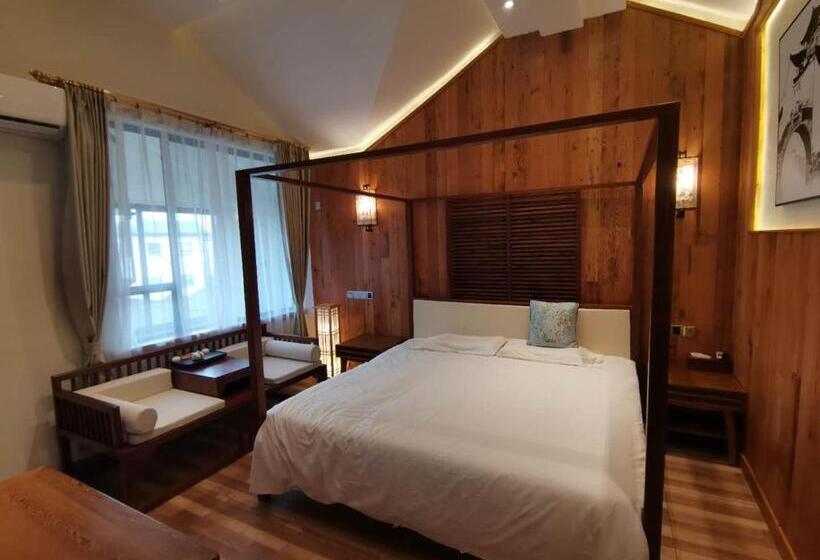 بنسيون 枕窗听雨客栈