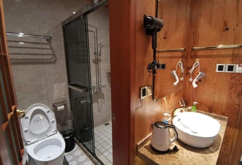 بنسيون 枕窗听雨客栈