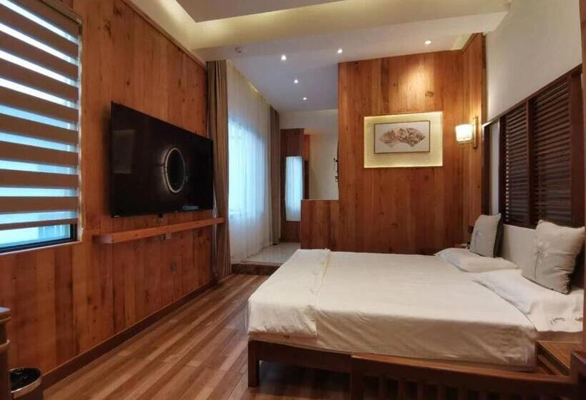 بنسيون 枕窗听雨客栈