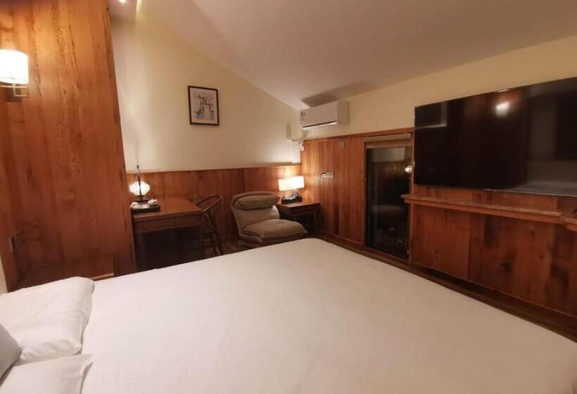 بنسيون 枕窗听雨客栈