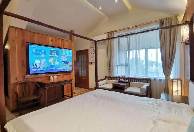 بنسيون 枕窗听雨客栈