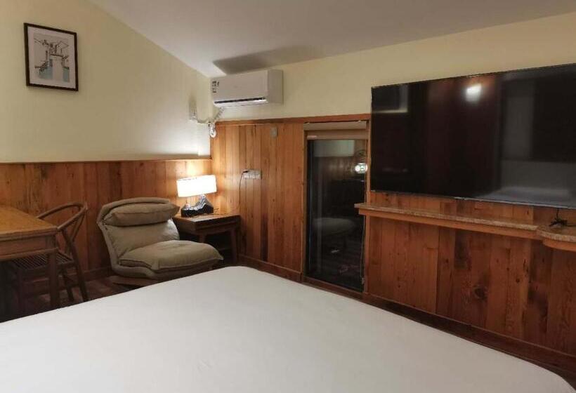 بنسيون 枕窗听雨客栈