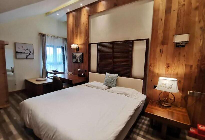 بنسيون 枕窗听雨客栈