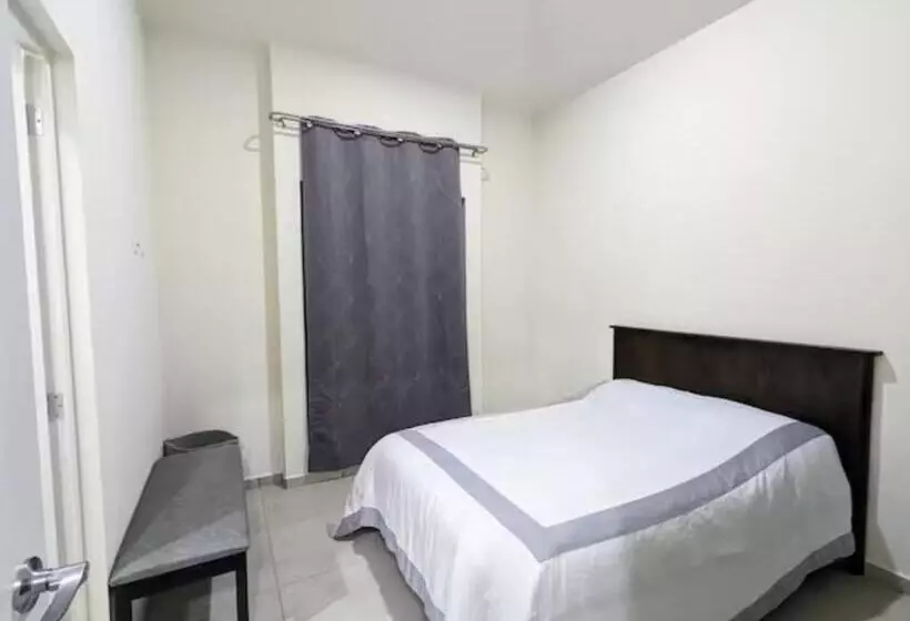 ペンション Habitación Con Baño Privado, Frente Al Conin