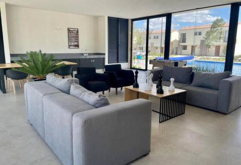 Panzió Habitación Con Baño Privado, Frente Al Conin