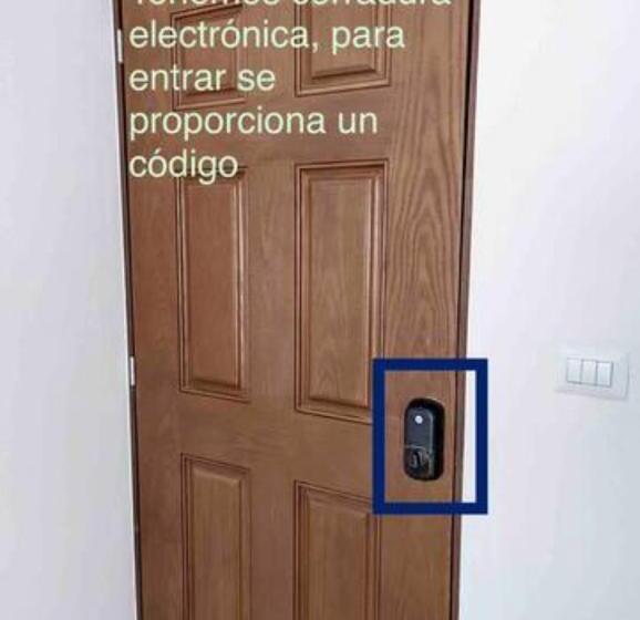 Panzió Habitación Con Baño Privado, Frente Al Conin