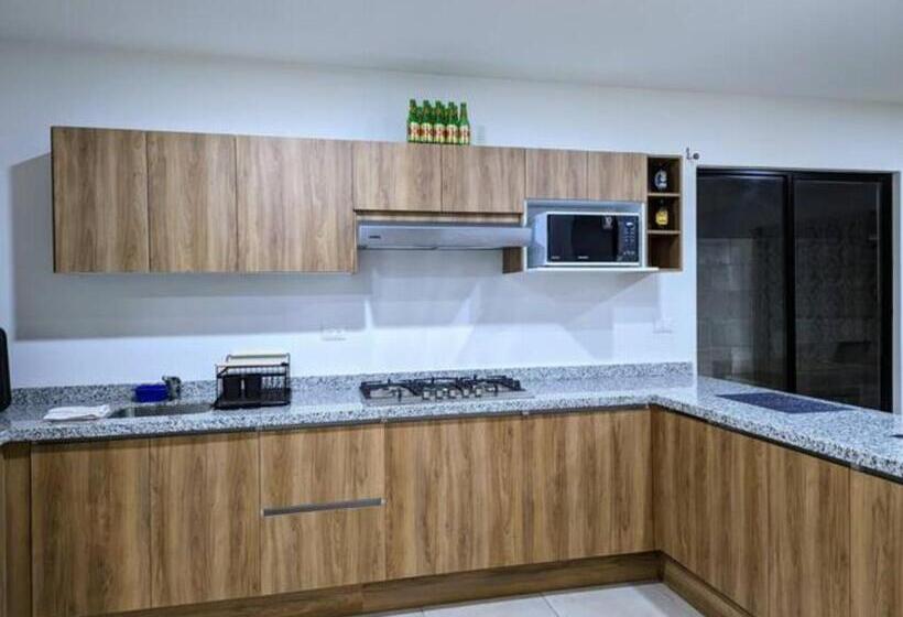 Panzió Habitación Con Baño Privado, Frente Al Conin