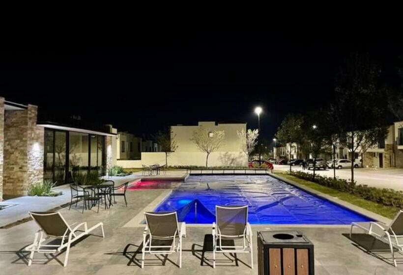 Panzió Habitación Con Baño Privado, Frente Al Conin