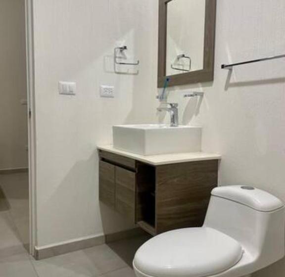 Panzió Habitación Con Baño Privado, Frente Al Conin