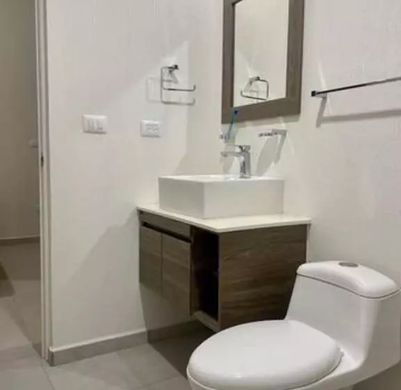 ペンション Habitación Con Baño Privado, Frente Al Conin