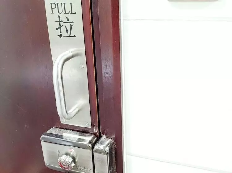 پانسیون International Metro Guest House