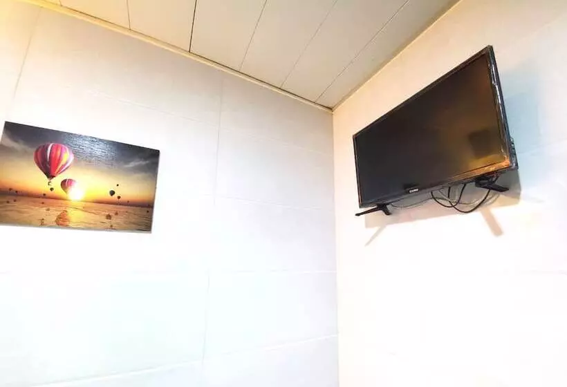 پانسیون International Metro Guest House