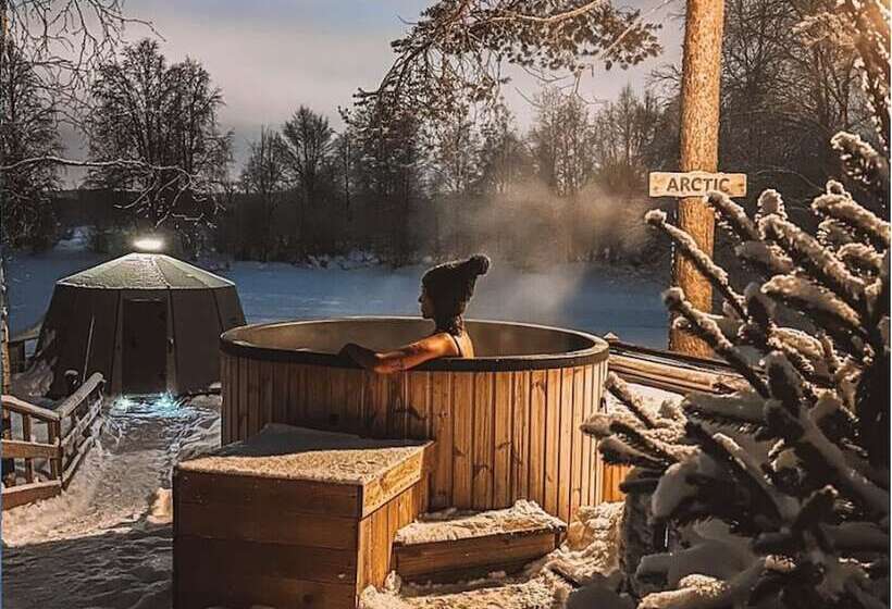 پانسیون Invisible Forest Lodge