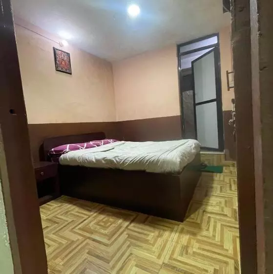پانسیون Nirvaan Guest House